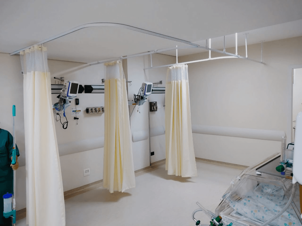 Divisória de tecido instalada em hospital